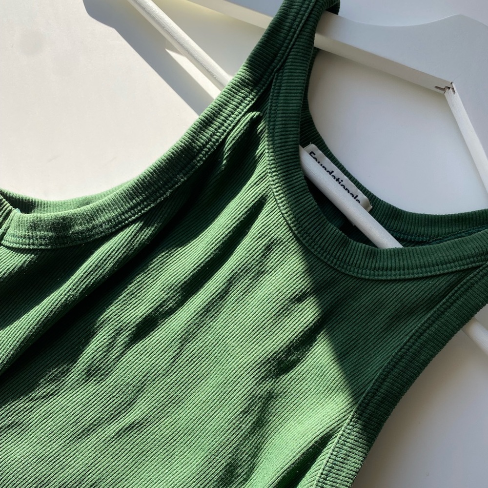 sustainable jade green tank top 💚
